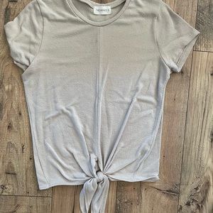 Women’s tie front top